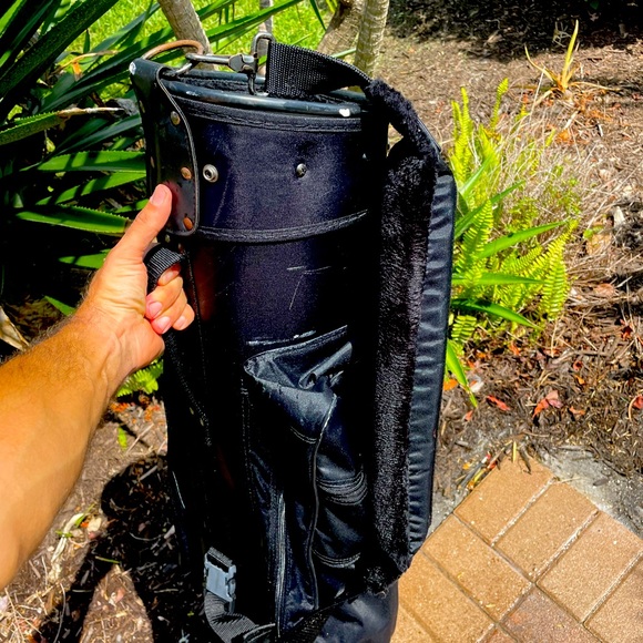 Golf Carry Bag With Shoulder Strap and Club dividers . - Picture 1 of 9